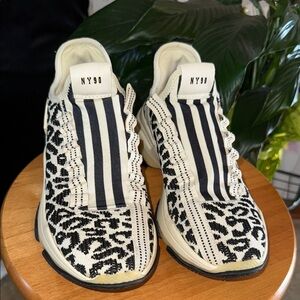 Stylish Black and White Women's Sneakers